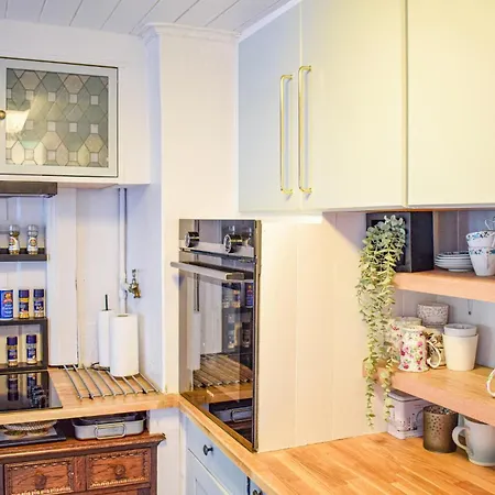 Lovely In Fusa With Kitchen Vinnes (Fusa)